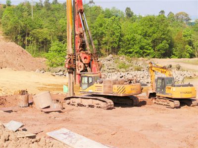 破土動工始于足下，三通一平工程順利 