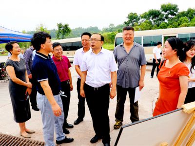 遼寧省阜新市細(xì)河區(qū)人民政府一行人參觀考察遠(yuǎn)恒佳公學(xué)施工現(xiàn)場