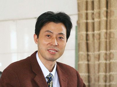 余勝倉：遠恒佳教育集團中小學(xué)管理中心主任、研究院副院長