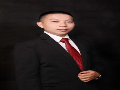 羅章富：中學地理教師，開州區(qū)優(yōu)秀教師，獲部級優(yōu)課大賽一等獎