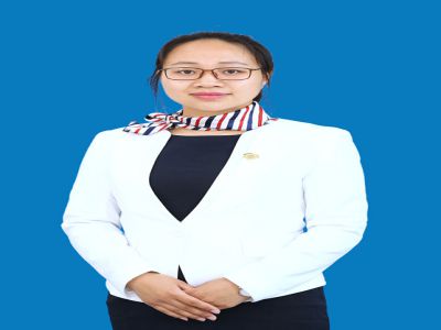 張英：中學數(shù)學教師，中學一級教師，西南大學研究生，教育學碩士，原云南玉溪市江川區(qū)第一中學優(yōu)秀教師，所教學生成績優(yōu)異，位于區(qū)內(nèi)前列