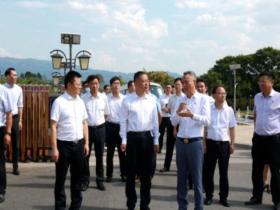 劉小強(qiáng)書記率領(lǐng)區(qū)領(lǐng)導(dǎo)集體調(diào)研遠(yuǎn)恒佳學(xué)?！P(guān)注教育、關(guān)心教育、支持教育